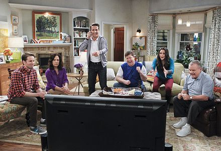 Jack McGee, Joey McIntyre, Laurie Metcalf, Jimmy Dunn, Kelen Coleman, and Tyler Ritter in The McCarthys (2014)