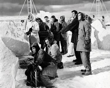 Ernest Borgnine, Rock Hudson, Jed Allan, Tony Bill, and Ron Masak in Ice Station Zebra (1968)