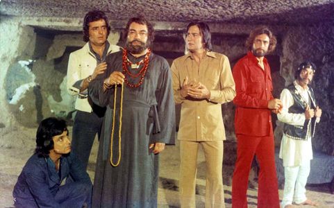 Kabir Bedi, Sunil Dutt, Jagdeep, Feroz Khan, Sanjay Khan, and Premnath Malhotra in Nagin (1976)