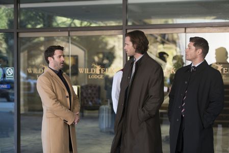 Jensen Ackles, Jared Padalecki, and Adam Fergus in Supernatural (2005)