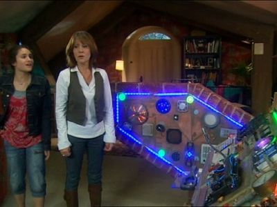 Elisabeth Sladen and Yasmin Paige in The Sarah Jane Adventures (2007)