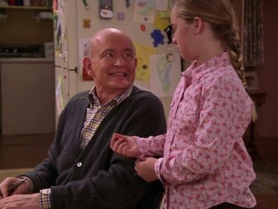 Peter Boyle and Madylin Sweeten in Everybody Loves Raymond (1996)