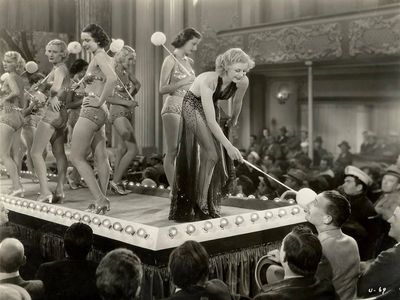 Ginger Rogers, Marie Astaire, Lucille Collins, Joyce Owen, and Warren William in Upperworld (1934)
