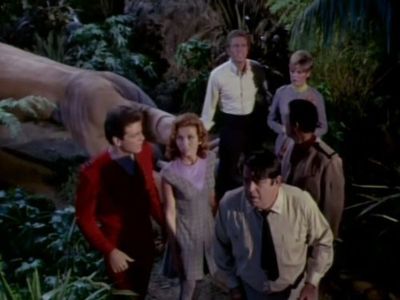 Gary Conway, Kurt Kasznar, Deanna Lund, Don Marshall, Don Matheson, and Heather Young in Land of the Giants (1968)
