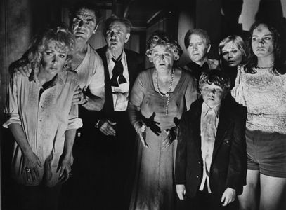 Ernest Borgnine, Red Buttons, Stella Stevens, Shelley Winters, Jack Albertson, Carol Lynley, Pamela Sue Martin, and Eric
