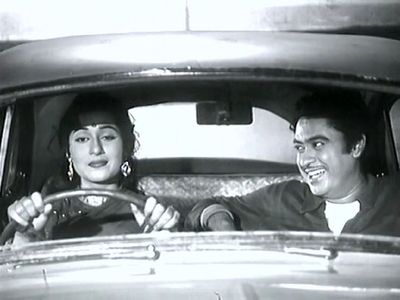 Kishore Kumar and Madhubala in Chalti Ka Naam Gaadi (1958)