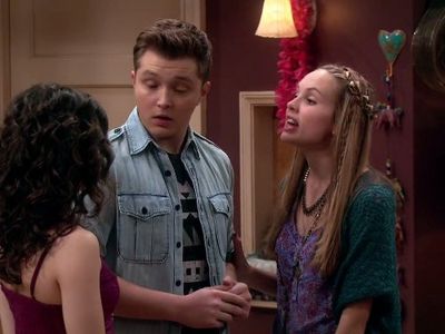 Erin Sanders, Sterling Knight, and Meaghan Martin in Melissa & Joey (2010)