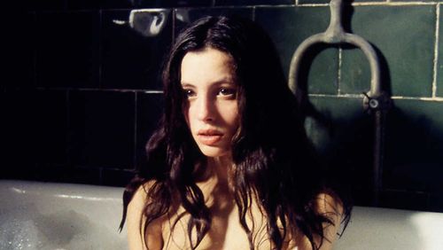 Ana Álvarez in La madre muerta (1993)