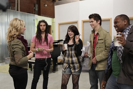 Damian McGinty, Nikki Anders, Lindsay Pearce, Samuel Larsen, and Alex Newell in The Glee Project (2011)