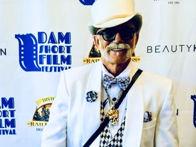 Doc Phineas red carpet Dam Film Fest 2020 for DUDS