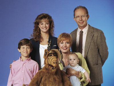 Andrea Elson, Benji Gregory, Mihaly 'Michu' Meszaros, Charles Nickerson, Anne Schedeen, and Max Wright in ALF (1986)