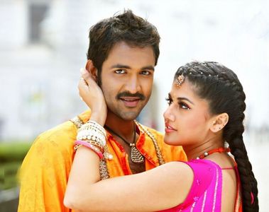 Vishnu Manchu and Taapsee Pannu in Vastadu Naa Raju (2011)