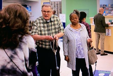 Lily Tomlin, Rod Britt and Reatha Grey in Grace and Frankie (2019)