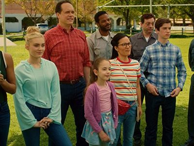 Diedrich Bader, Daniel DiMaggio, Ali Wong, Meg Donnelly, and Julia Butters in American Housewife (2016)