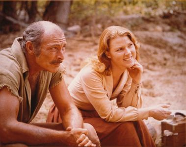 Lee Van Cleef and Mariette Hartley in Barquero (1970)