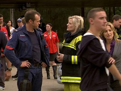 Les Hill, Libby Tanner, and Madeleine West in Rescue Special Ops (2009)