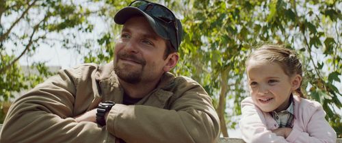 Bradley Cooper and Madeleine McGraw in American Sniper (2014)