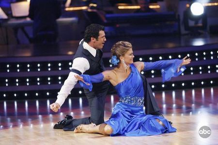 Kathy Ireland and Driton 'Tony' Dovolani in Dancing with the Stars (2005)