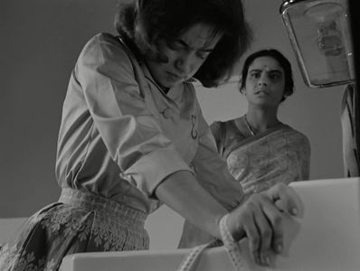 Madhavi Mukherjee and Vicky Redwood in The Big City (1963)