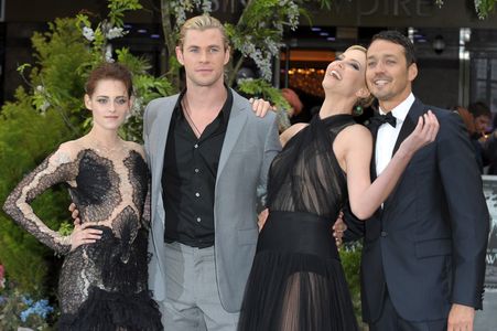 Charlize Theron, Kristen Stewart, Chris Hemsworth, and Rupert Sanders at an event for Snow White and the Huntsman (2012)