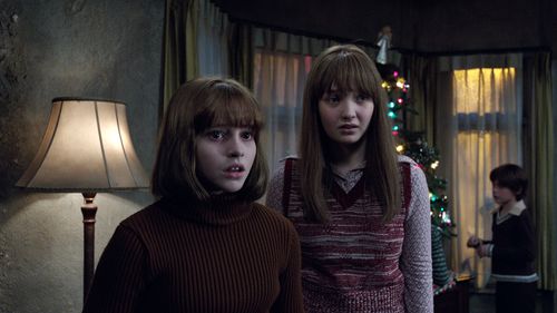 Madison Wolfe, Lauren Esposito, and Patrick McAuley in The Conjuring 2 (2016)
