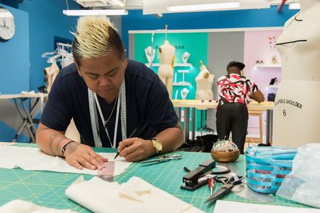 Ken Laurence and Kini Zamora in Project Runway All Stars (2012)