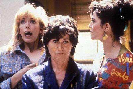 Carmen Conesa, Diana Peñalver, and Julieta Serrano in Las chicas de hoy en día (1991)