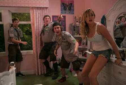 Logan Miller, Sarah Dumont, Tye Sheridan, and Joey Morgan in Scouts Guide to the Zombie Apocalypse (2015)