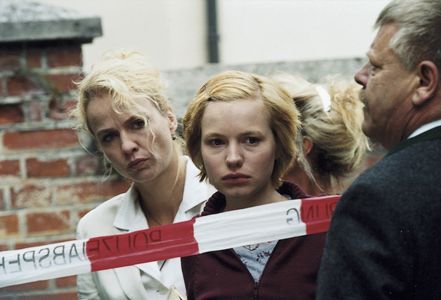 Anna Brüggemann and Claudia Messner in Ein Dorf sucht seinen Mörder (2002)
