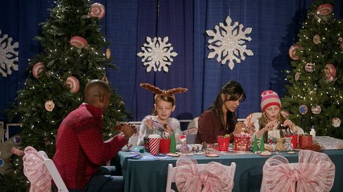 Garry Chalk, Aiyanna Miorin, Patricia Isaac, Christian Convery, and Sophia Reid-Gantzert in Santa's Boots (2018)