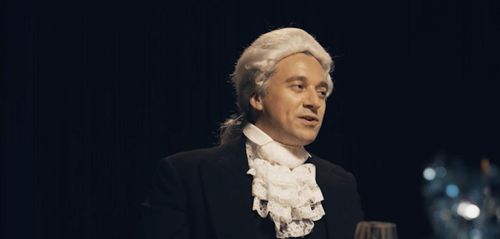 Richard Pyros as George Washington in 'The Weekly'