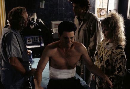Kyle MacLachlan, Warren Frost, Michael Ontkean, and Kimmy Robertson in Twin Peaks (1990)