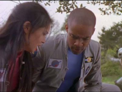 Patricia Ja Lee and Selwyn Ward in Power Rangers in Space (1998)