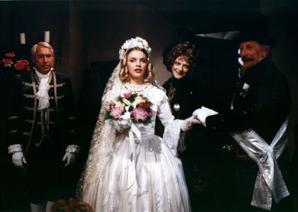 Lubomír Kostelka, Tatjana Medvecká, and Barbora Srncová in Modrá krev (1995)