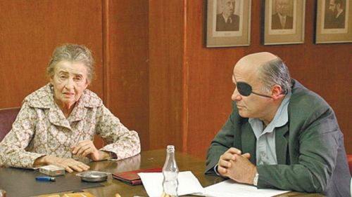 Assi Dayan and Ruth Geller in Shtikat HaTzofarim (2003)