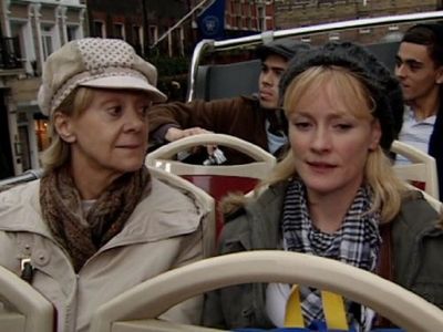Rosalind Ayres and Claire Skinner in Outnumbered (2007)