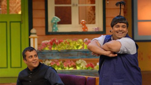 Kiku Sharda and Chetan Bhagat in The Kapil Sharma Show (2016)