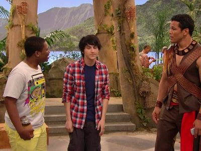 Mitchel Musso, Larramie Doc Shaw, and Geno Segers in Pair of Kings (2010)