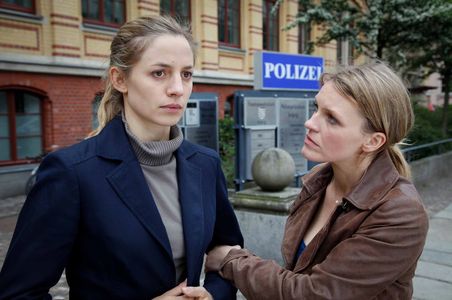 Caroline Scholze and Annika Blendl in Leipzig Homicide (2001)