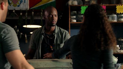 Still of Rotimi Paul with Lyndie Greenwood and Zach Appelman in Sleepy Hollow