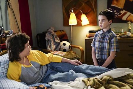 Montana Jordan and Iain Armitage in Young Sheldon (2017)