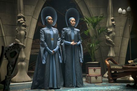 Suan-Li Ong and Roxy Sternberg in Emerald City (2016)