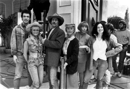 Erika Eleniak, Cloris Leachman, Jim Varney, Lily Tomlin, Diedrich Bader, and Penelope Spheeris in The Beverly Hillbillie