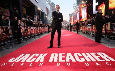 Lee Child at an event for Jack Reacher: Never Go Back (2016)