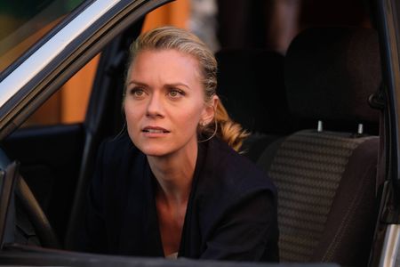 Hilarie Burton in Lethal Weapon (2016)