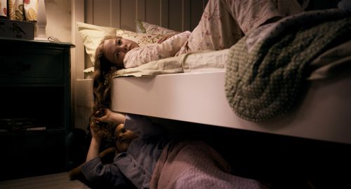 Megan Charpentier and Isabelle Nélisse in Mama (2013)