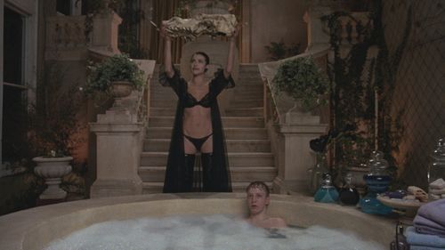 Amanda Donohoe and Chris Pitt in The Lair of the White Worm (1988)