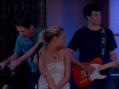 Indiana Evans, Jamie Timony, and Jarreau La Castra in H2O: Just Add Water (2006)