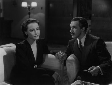 Ferdinand Marian and Dorothea Wieck in Der vierte kommt nicht (1939)