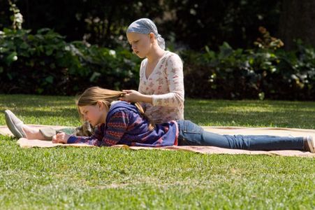 Sofia Vassilieva and Abigail Breslin in My Sister's Keeper (2009)